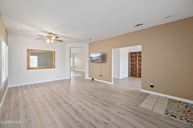 45641 Knightsbridge Street, Lancaster, CA 93534