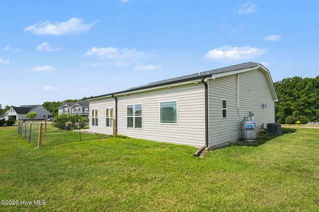 218 Planters Ridge Drive, Pikeville, NC 27863