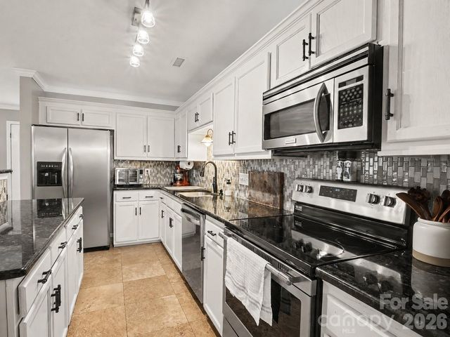 2243 Oakhurst Court, Kannapolis, NC 28081