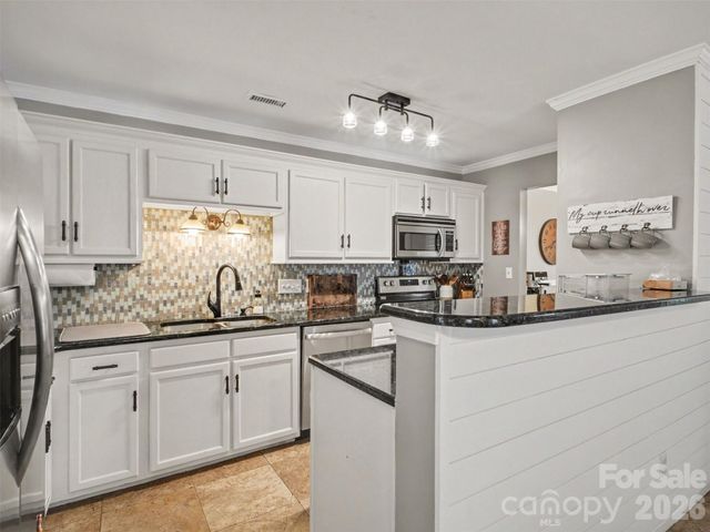 2243 Oakhurst Court, Kannapolis, NC 28081