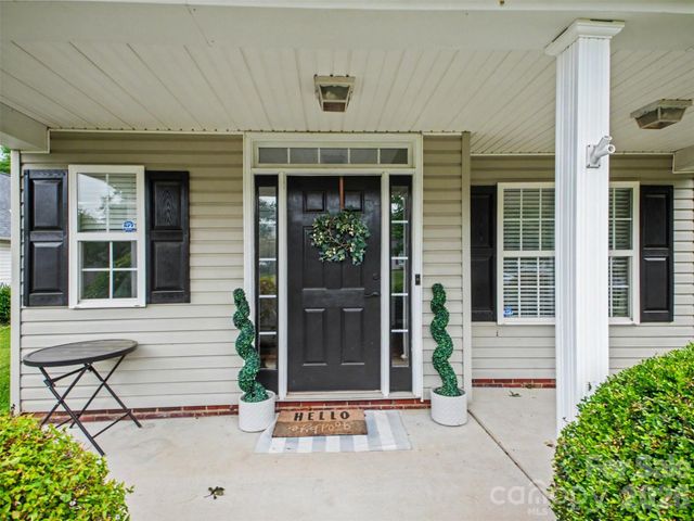 2243 Oakhurst Court, Kannapolis, NC 28081