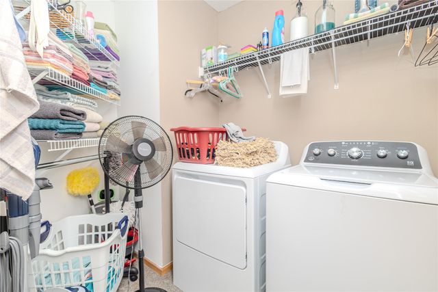 15231 Greenbelt Drive, Urbandale, IA 50323