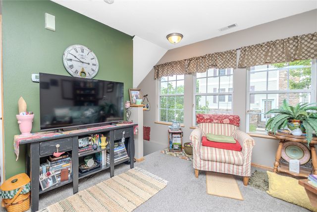 15231 Greenbelt Drive, Urbandale, IA 50323