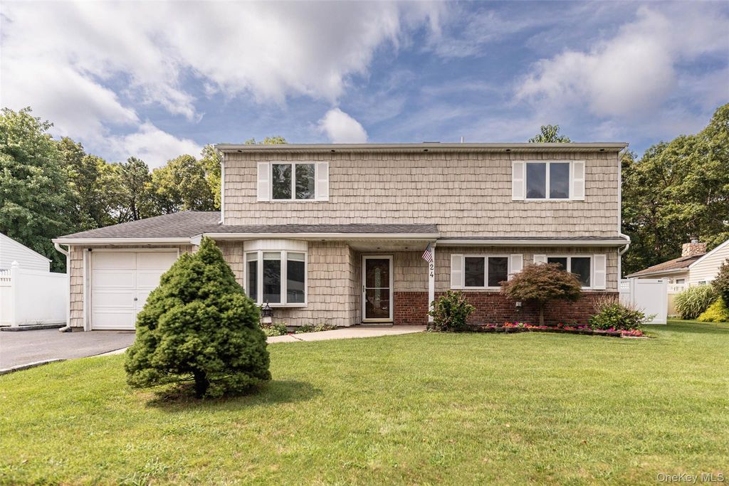 24 Gainsborough Road, Holbrook, NY 11741 — exterior