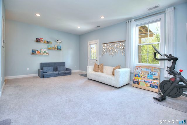 89 Brentwood Circle 89, Danbury, CT 06810