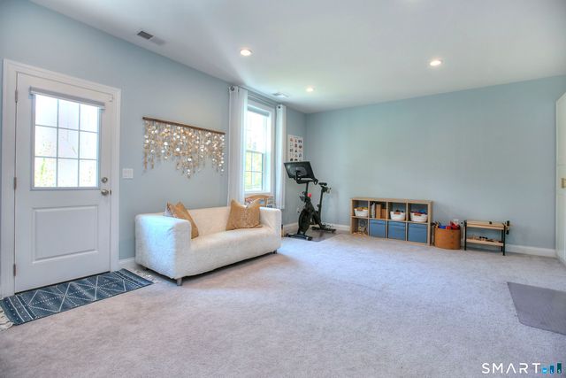 89 Brentwood Circle 89, Danbury, CT 06810
