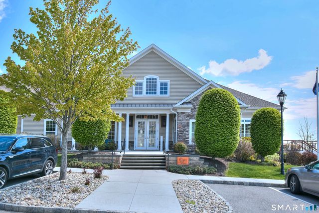 89 Brentwood Circle 89, Danbury, CT 06810