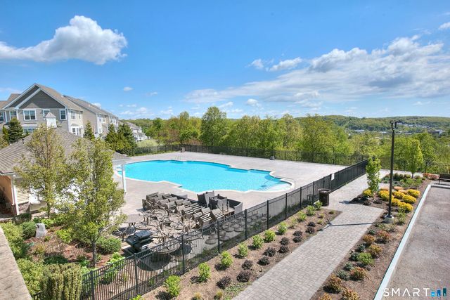 89 Brentwood Circle 89, Danbury, CT 06810