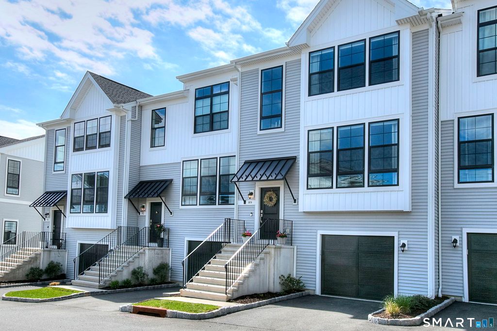 89 Brentwood Circle 89, Danbury, CT 06810