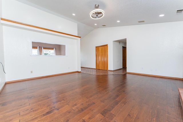 2054 Irving Circle, Tulare, CA 93274