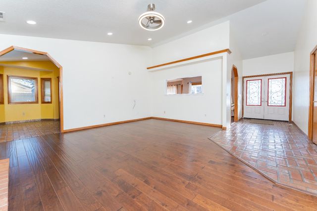 2054 Irving Circle, Tulare, CA 93274