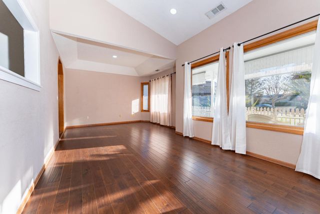 2054 Irving Circle, Tulare, CA 93274