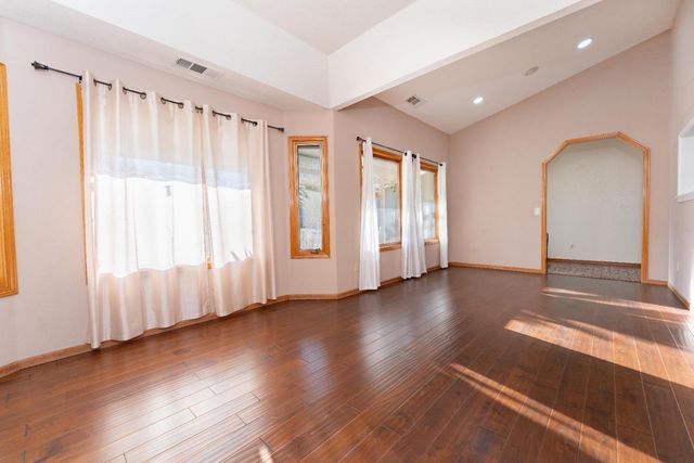 2054 Irving Circle, Tulare, CA 93274