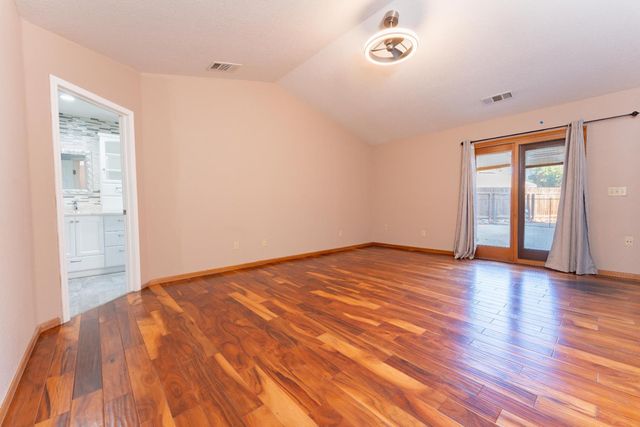 2054 Irving Circle, Tulare, CA 93274