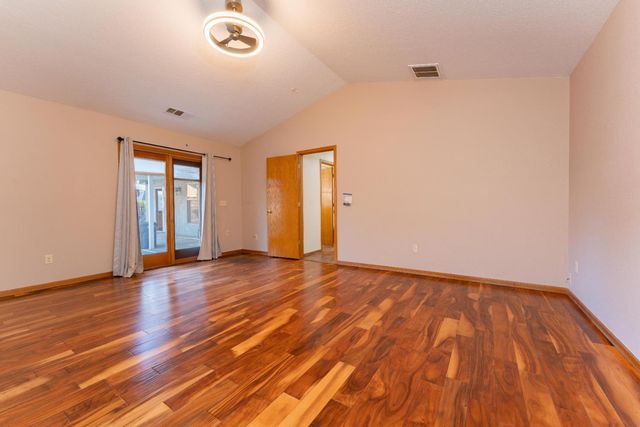 2054 Irving Circle, Tulare, CA 93274