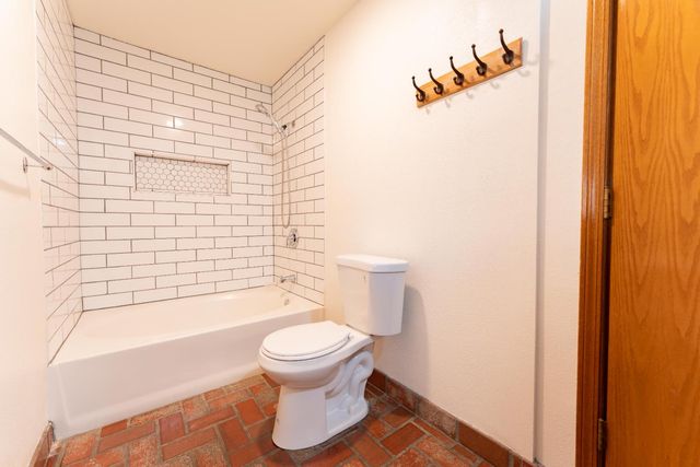 2054 Irving Circle, Tulare, CA 93274