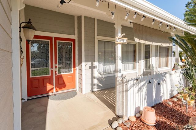 2054 Irving Circle, Tulare, CA 93274