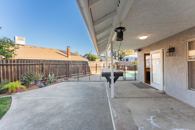 2054 Irving Circle, Tulare, CA 93274