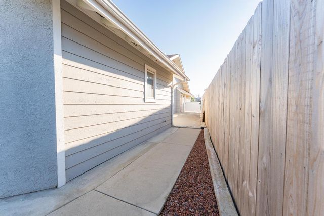 2054 Irving Circle, Tulare, CA 93274