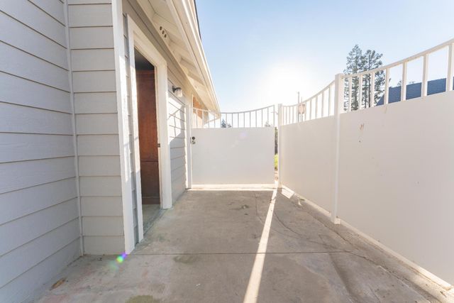 2054 Irving Circle, Tulare, CA 93274