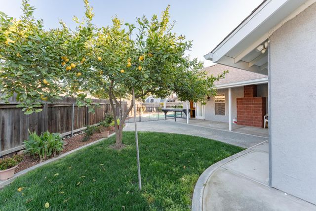 2054 Irving Circle, Tulare, CA 93274