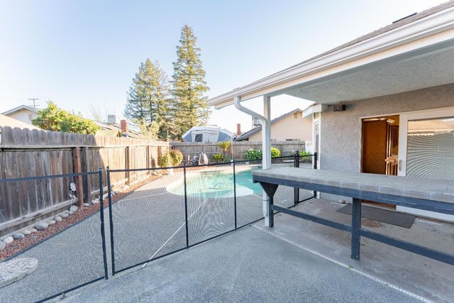 2054 Irving Circle, Tulare, CA 93274