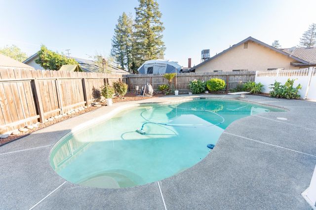 2054 Irving Circle, Tulare, CA 93274