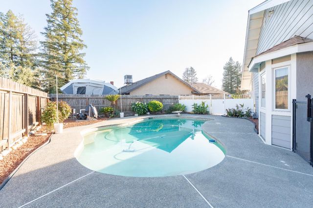 2054 Irving Circle, Tulare, CA 93274