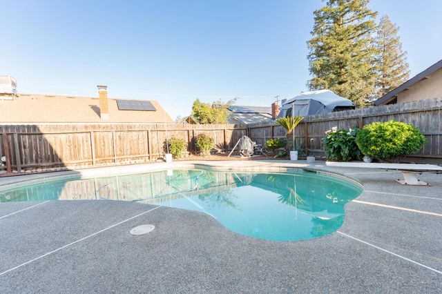 2054 Irving Circle, Tulare, CA 93274