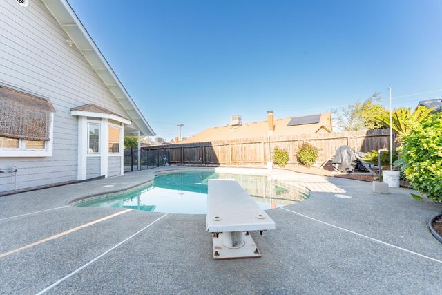 2054 Irving Circle, Tulare, CA 93274