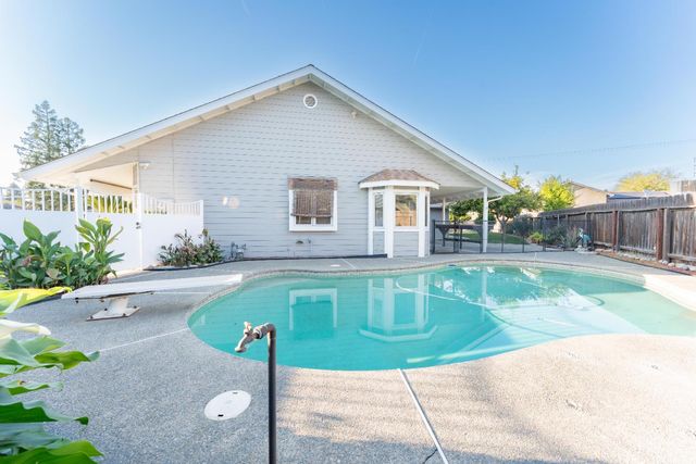 2054 Irving Circle, Tulare, CA 93274