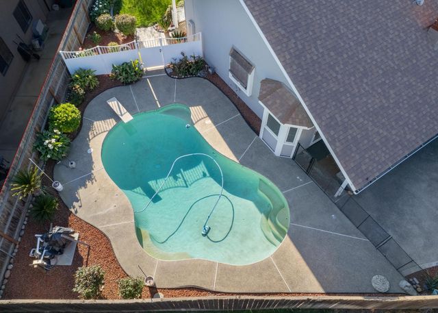 2054 Irving Circle, Tulare, CA 93274