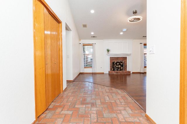 2054 Irving Circle, Tulare, CA 93274