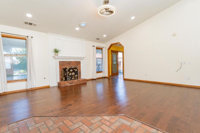 2054 Irving Circle, Tulare, CA 93274