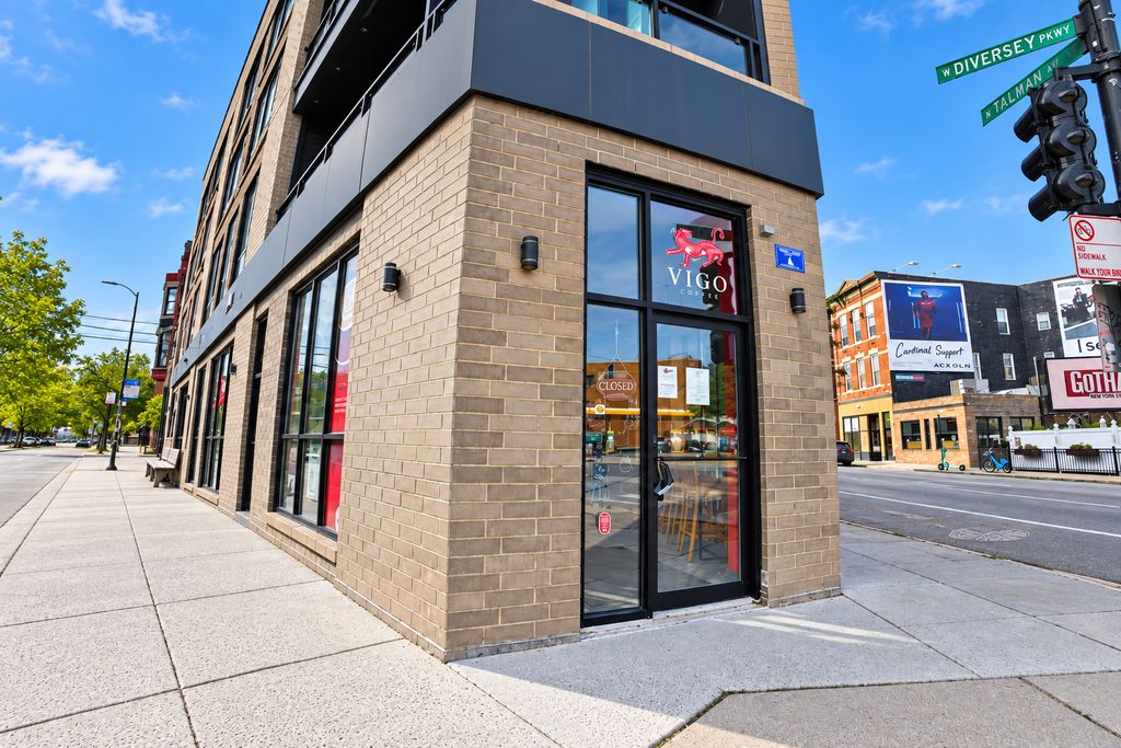 2800 N Lincoln Avenue, Chicago, IL 60657 — exterior