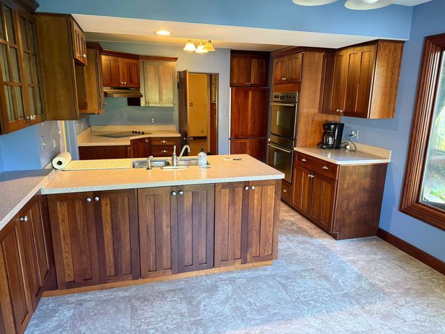 2221 Carroll Road, Bay City, MI 48708