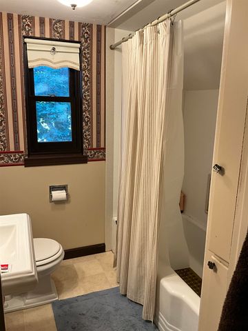 2221 Carroll Road, Bay City, MI 48708