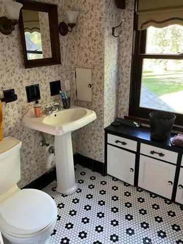 2221 Carroll Road, Bay City, MI 48708