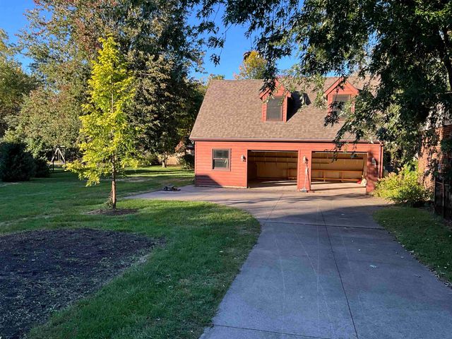 2221 Carroll Road, Bay City, MI 48708