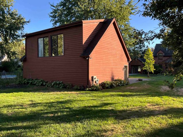 2221 Carroll Road, Bay City, MI 48708