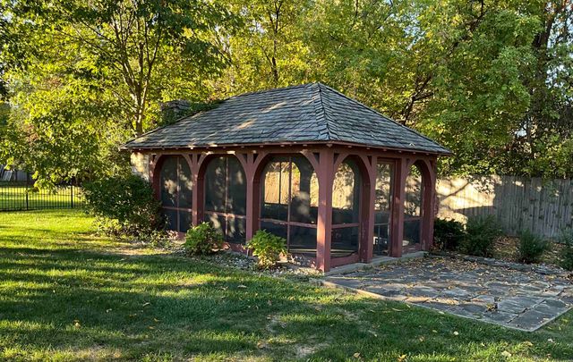 2221 Carroll Road, Bay City, MI 48708