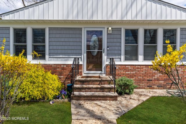 1641 Holbrook Street, Oakhurst, NJ 07755