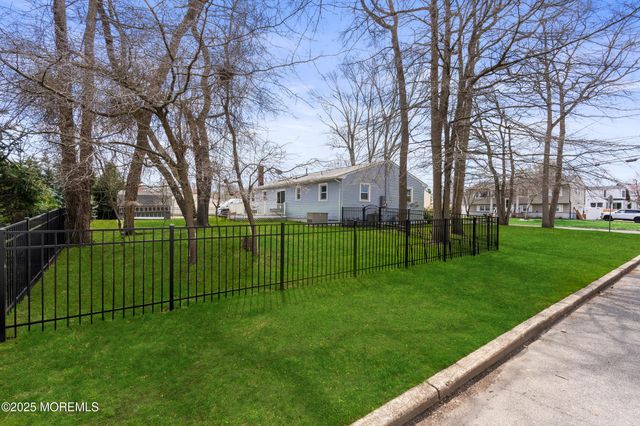 1641 Holbrook Street, Oakhurst, NJ 07755