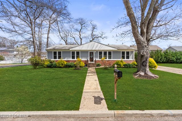 1641 Holbrook Street, Oakhurst, NJ 07755