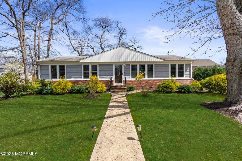 1641 Holbrook Street, Oakhurst, NJ 07755