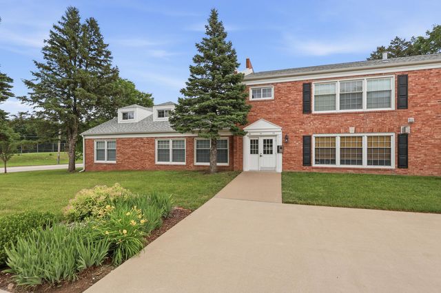 3215 E Locust Street B2-76, Davenport, IA 52803