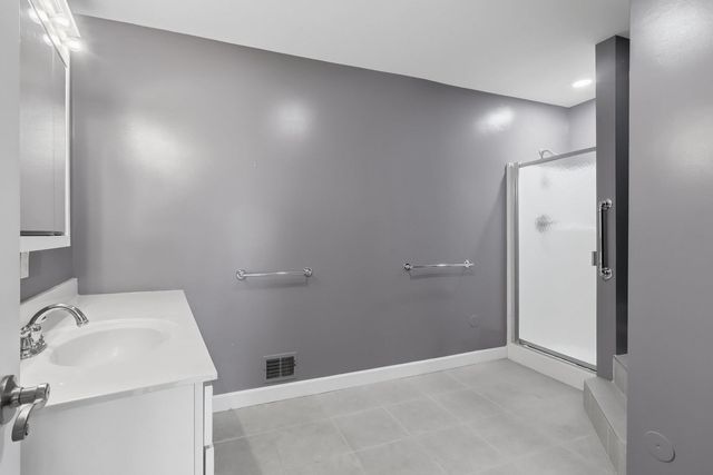3215 E Locust Street B2-76, Davenport, IA 52803