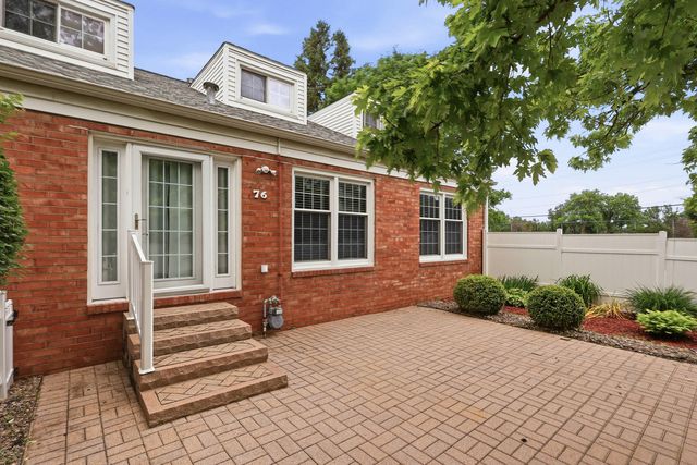 3215 E Locust Street B2-76, Davenport, IA 52803
