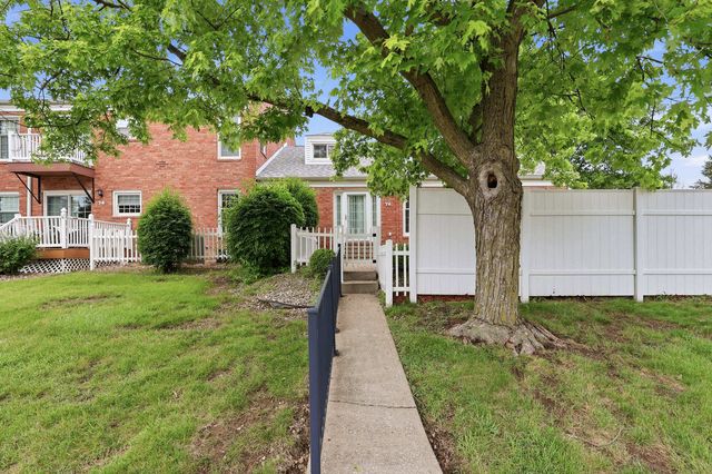3215 E Locust Street B2-76, Davenport, IA 52803