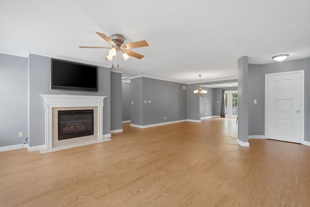 3215 E Locust Street B2-76, Davenport, IA 52803